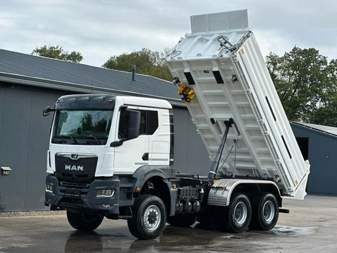 MAN TGS 33.480 6x6 BB CH TGS 33.480 6x6 BB CH, Hohe Bauart, Nebenantrieb - Sklápač: obrázok 1 MAN TGS 33.480 6x6 BB CH TGS 33.480 6x6 BB CH, Hohe Bauart, Nebenantrieb - Sklápač: obrázok 1