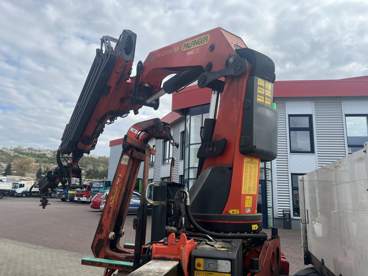 MAN TGS 35.440 8x4 BL TGS 35.440 8x4 BL, Navi, Heckkran Palfinger PK42002 SH-F + Jip PJ 060 B, 24,9m-730kg, Funk - Auto s hydraulickou rukou, Valníkový/ Plošinový nákladný automobil: obrázok 2 MAN TGS 35.440 8x4 BL TGS 35.440 8x4 BL, Navi, Heckkran Palfinger PK42002 SH-F + Jip PJ 060 B, 24,9m-730kg, Funk - Auto s hydraulickou rukou, Valníkový/ Plošinový nákladný automobil: obrázok 2