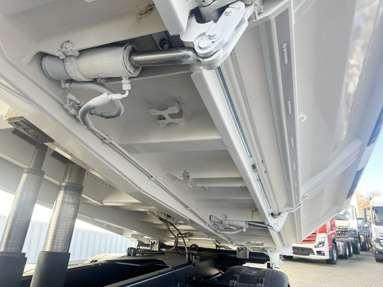 MAN TGS 35.460 8X4 BB TGS 35.460 8X4 BB, Meiller Bordmatik 13m³ - Sklápač: obrázok 3 MAN TGS 35.460 8X4 BB TGS 35.460 8X4 BB, Meiller Bordmatik 13m³ - Sklápač: obrázok 3