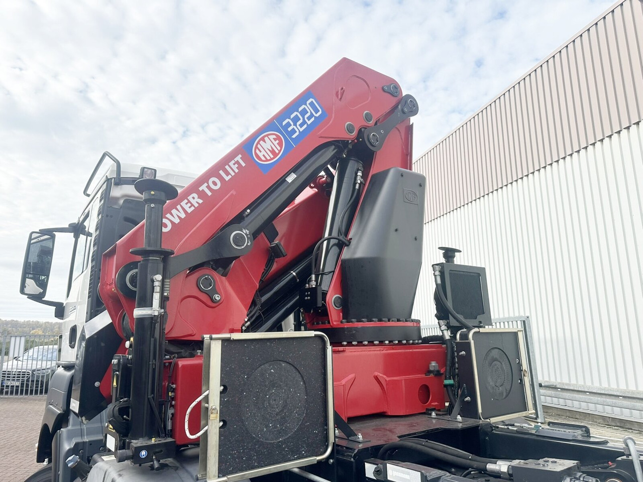 MAN TGS 35.480 8X4 BL TGS 35.480 8X4 BL, Intarder, Kran HMF 3220-K6, 4-fach Abstützung, Funk - Hákový nosič kontajnerov, Auto s hydraulickou rukou: obrázok 2 MAN TGS 35.480 8X4 BL TGS 35.480 8X4 BL, Intarder, Kran HMF 3220-K6, 4-fach Abstützung, Funk - Hákový nosič kontajnerov, Auto s hydraulickou rukou: obrázok 2