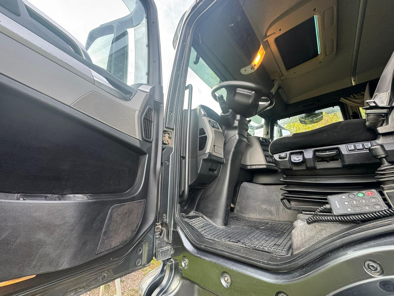 MAN TGS 35.510 8x4 BL TGS 35.510 8x4 BL, Bordmatik - Damper: obrázok 5 MAN TGS 35.510 8x4 BL TGS 35.510 8x4 BL, Bordmatik - Damper: obrázok 5