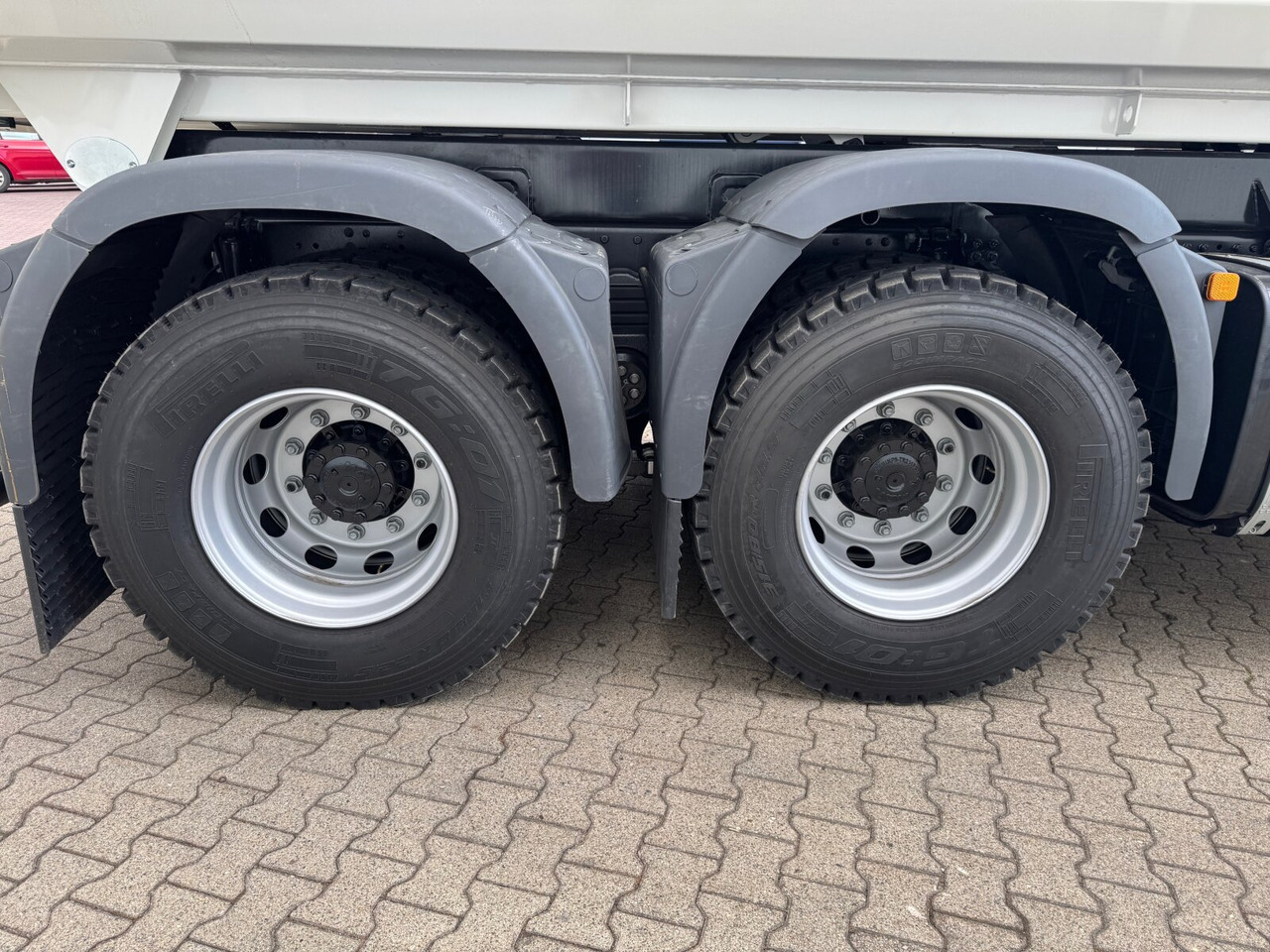 MAN TGS 41.440/480 8x4 BB TGS 41.440/480 8x4 BB, Mulde ca. 16m³ mit hydraulischer Heckklappe, mehrfach VORHANDEN - Podvozek s kabinou: obrázok 4 MAN TGS 41.440/480 8x4 BB TGS 41.440/480 8x4 BB, Mulde ca. 16m³ mit hydraulischer Heckklappe, mehrfach VORHANDEN - Podvozek s kabinou: obrázok 4