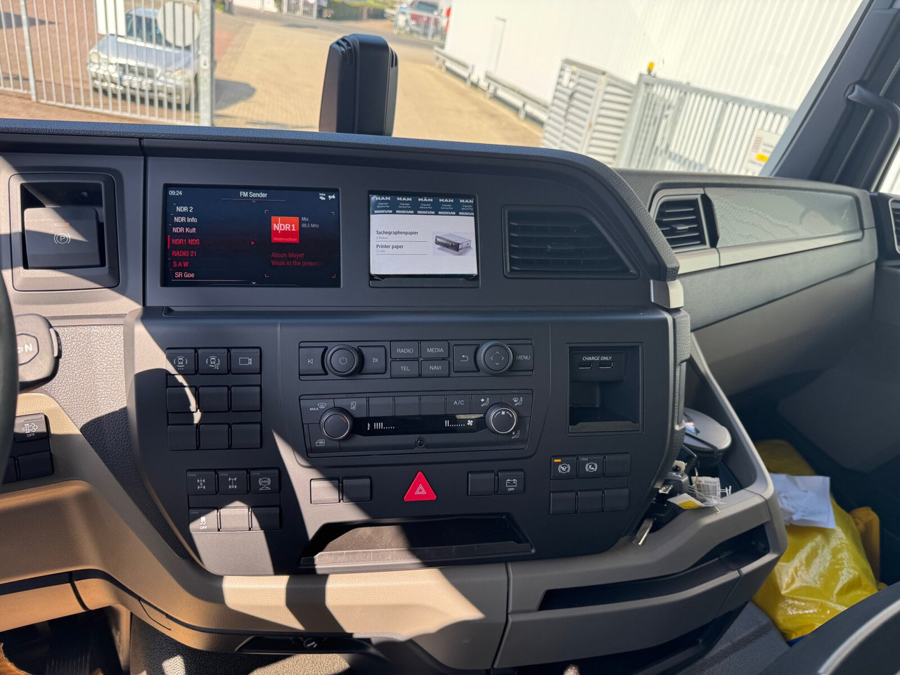 MAN TGS 41.440/480 8x4 BB TGS 41.440/480 8x4 BB, Standard Mulde ca. 18m³ - Podvozek s kabinou: obrázok 4 MAN TGS 41.440/480 8x4 BB TGS 41.440/480 8x4 BB, Standard Mulde ca. 18m³ - Podvozek s kabinou: obrázok 4