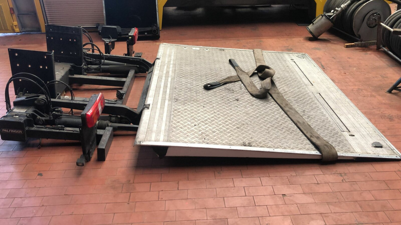 MBB C 1500 S Ladebordwand MBB C 1500 S Ladebordwand - Zdvíhacia plošina: obrázok 1 MBB C 1500 S Ladebordwand MBB C 1500 S Ladebordwand - Zdvíhacia plošina: obrázok 1