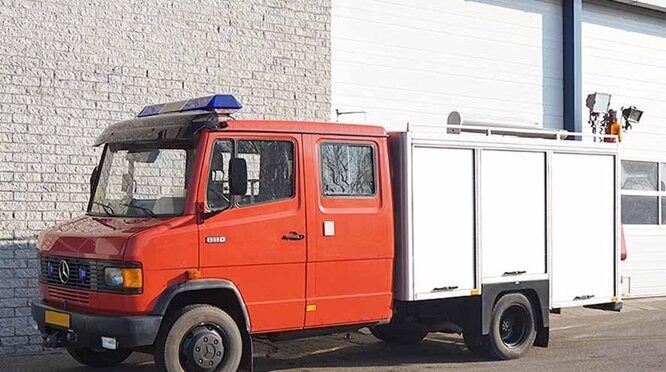Mercedes-Benz 811D 4x2 LF 811D 4x2 LF Feuerwehrwagen - Hasičské vozidlo: obrázok 1 Mercedes-Benz 811D 4x2 LF 811D 4x2 LF Feuerwehrwagen - Hasičské vozidlo: obrázok 1