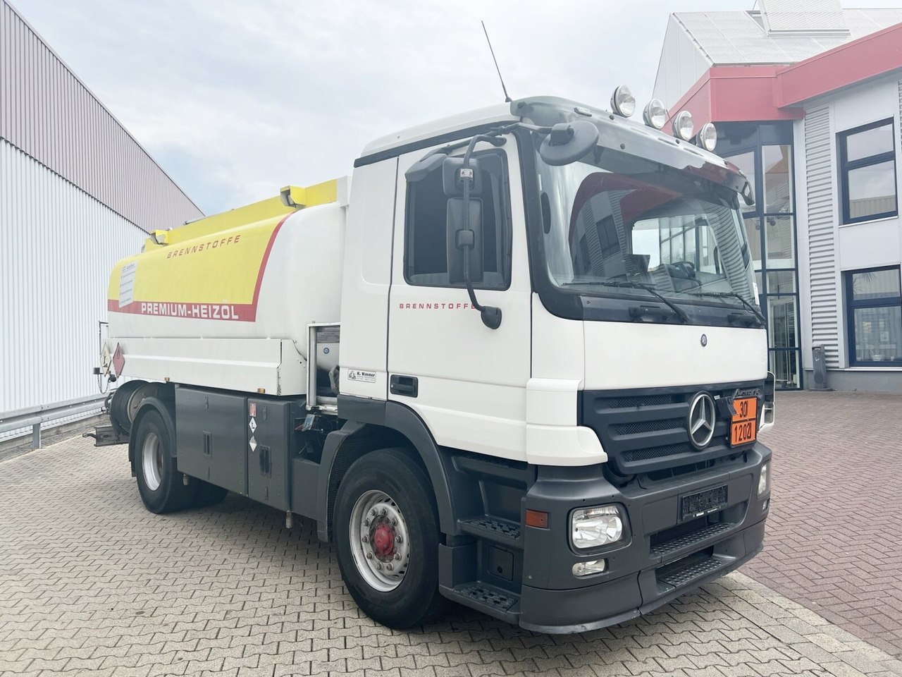Cisternové vozidlo Mercedes-Benz Actros 1844 L 4x2 Actros 1844 L 4x2, Tank 14.250l: obrázok 9 Cisternové vozidlo Mercedes-Benz Actros 1844 L 4x2 Actros 1844 L 4x2, Tank 14.250l: obrázok 9