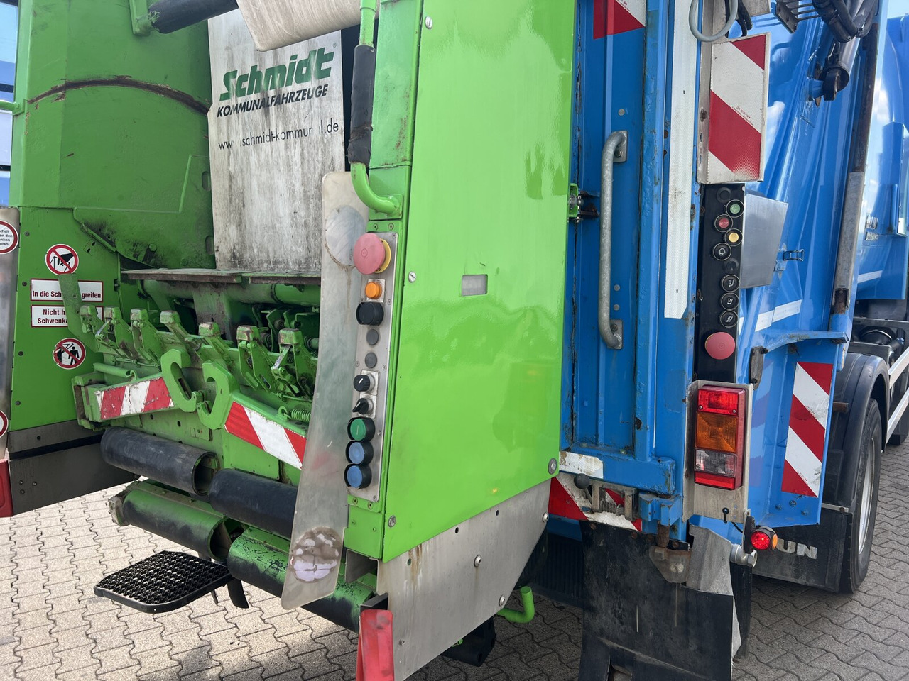 Mercedes-Benz Actros 2032 LA 4x4 Actros 2032 LA 4x4, Faun Variopress 310 ca. 10m³, Zöller Schüttung - Auto na odvoz odpadu: obrázok 3 Mercedes-Benz Actros 2032 LA 4x4 Actros 2032 LA 4x4, Faun Variopress 310 ca. 10m³, Zöller Schüttung - Auto na odvoz odpadu: obrázok 3