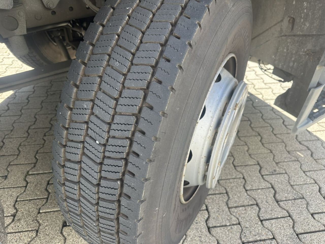 Mercedes-Benz Actros 2532 L 6x2 Actros 2532/41 L 6x2, EEV, Lenkachse, Haller X2C M21, Zöller-Schüttung - Auto na odvoz odpadu: obrázok 5 Mercedes-Benz Actros 2532 L 6x2 Actros 2532/41 L 6x2, EEV, Lenkachse, Haller X2C M21, Zöller-Schüttung - Auto na odvoz odpadu: obrázok 5