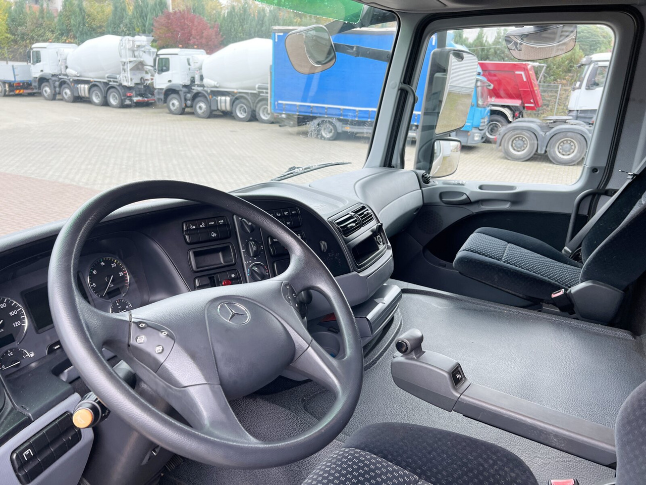 Mercedes-Benz Actros 2532 L 6x2 Actros 2532 L 6x2, Liftachse, LBW Dhollandia - Skříňový nákladní auto: obrázok 2 Mercedes-Benz Actros 2532 L 6x2 Actros 2532 L 6x2, Liftachse, LBW Dhollandia - Skříňový nákladní auto: obrázok 2