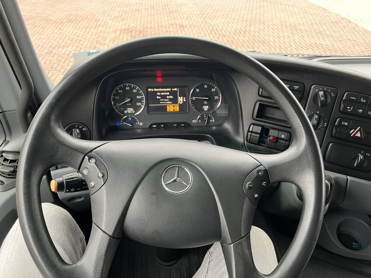 Mercedes-Benz Actros 2532 L 6x2 Actros 2532 L 6x2, Liftachse, LBW Dhollandia - Skříňový nákladní auto: obrázok 3 Mercedes-Benz Actros 2532 L 6x2 Actros 2532 L 6x2, Liftachse, LBW Dhollandia - Skříňový nákladní auto: obrázok 3