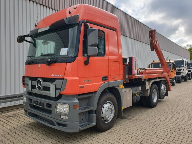 Mercedes-Benz Actros 2544 L 6x2 Actros 2544 L 6x2, ADR, Retarder, Lenkachse - Ramenový nosič kontajnerov: obrázok 1 Mercedes-Benz Actros 2544 L 6x2 Actros 2544 L 6x2, ADR, Retarder, Lenkachse - Ramenový nosič kontajnerov: obrázok 1