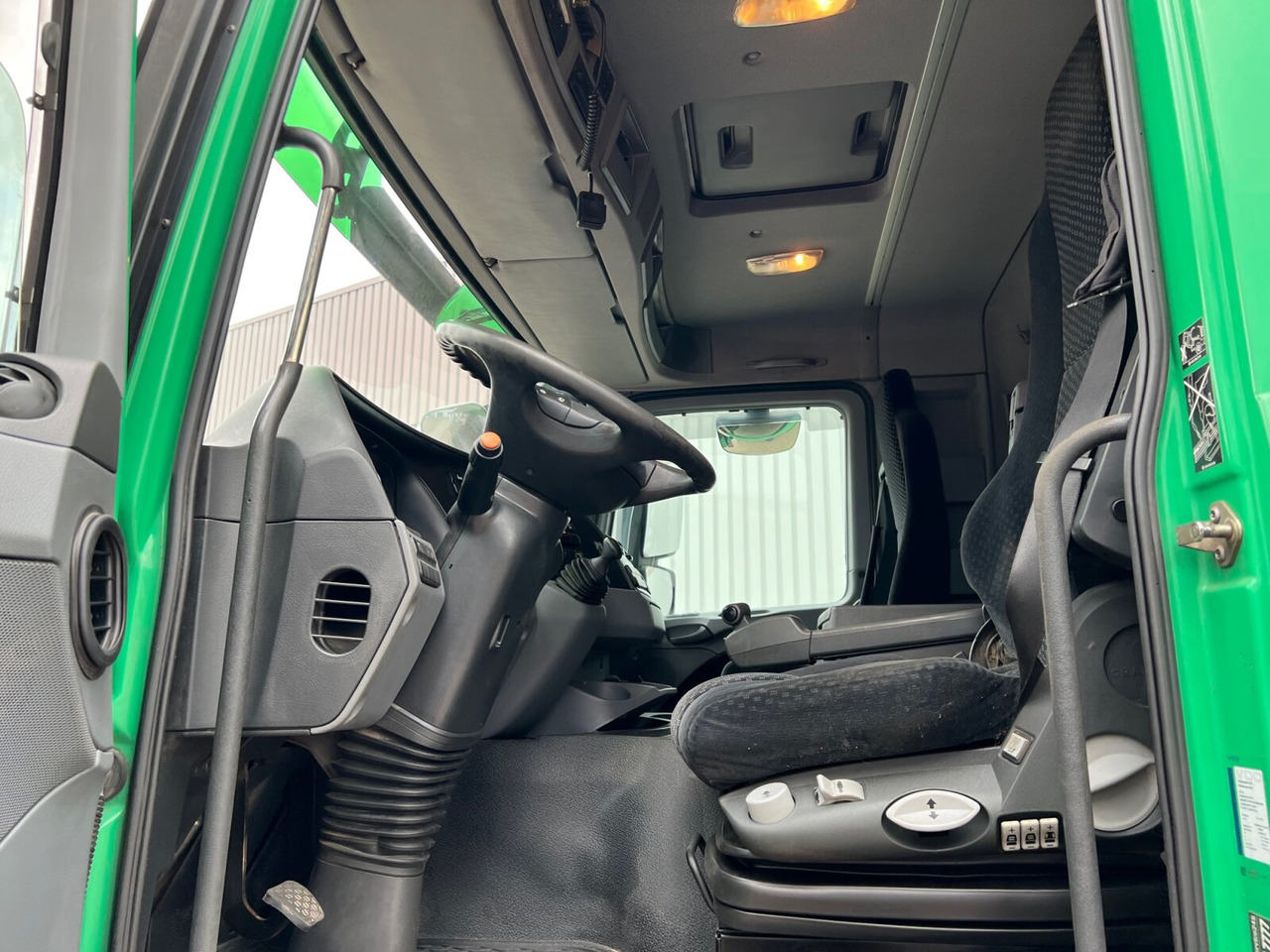 Mercedes-Benz Actros 2544 L 6x2 Actros 2544 L 6x2, Retarder, Lenkachse, Heckkran HMF 3000-K5 + Jip, Funk - Auto s hydraulickou rukou, Valníkový/ Plošinový nákladný automobil: obrázok 5 Mercedes-Benz Actros 2544 L 6x2 Actros 2544 L 6x2, Retarder, Lenkachse, Heckkran HMF 3000-K5 + Jip, Funk - Auto s hydraulickou rukou, Valníkový/ Plošinový nákladný automobil: obrázok 5