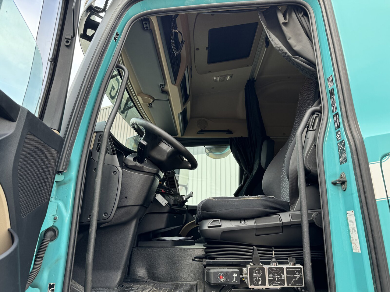 Mercedes-Benz Actros 2545 L 6x2 Actros 2545 L 6x2/46, Retarder, Lenk-/Liftachse, StreamSpace, Navi - Hákový nosič kontajnerov: obrázok 2 Mercedes-Benz Actros 2545 L 6x2 Actros 2545 L 6x2/46, Retarder, Lenk-/Liftachse, StreamSpace, Navi - Hákový nosič kontajnerov: obrázok 2