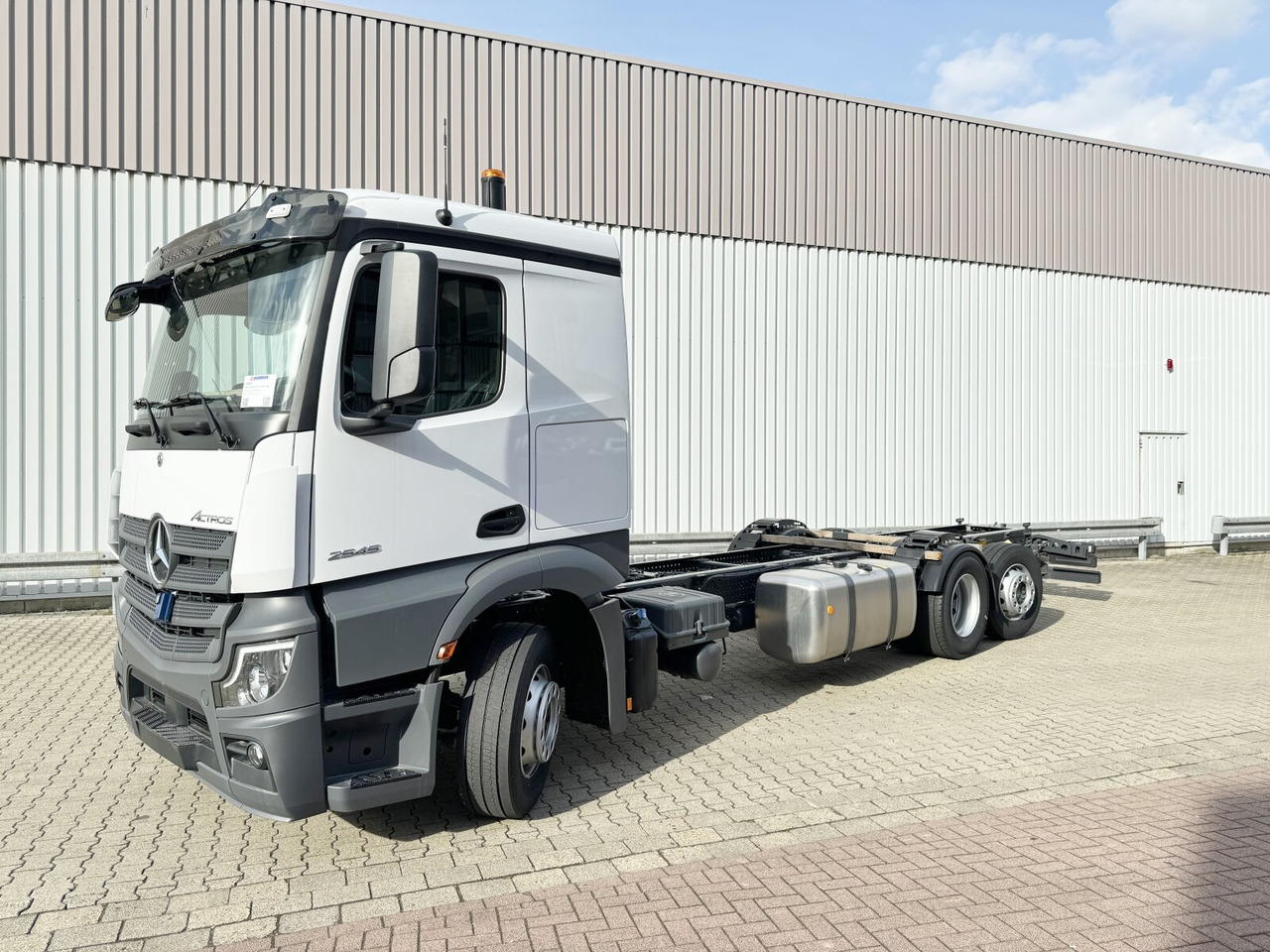Mercedes-Benz Actros 2545 L 6x2 Actros 2545 L 6x2, Lenk-/Liftachse, MultimediaCockpit - Podvozek s kabinou: obrázok 1 Mercedes-Benz Actros 2545 L 6x2 Actros 2545 L 6x2, Lenk-/Liftachse, MultimediaCockpit - Podvozek s kabinou: obrázok 1