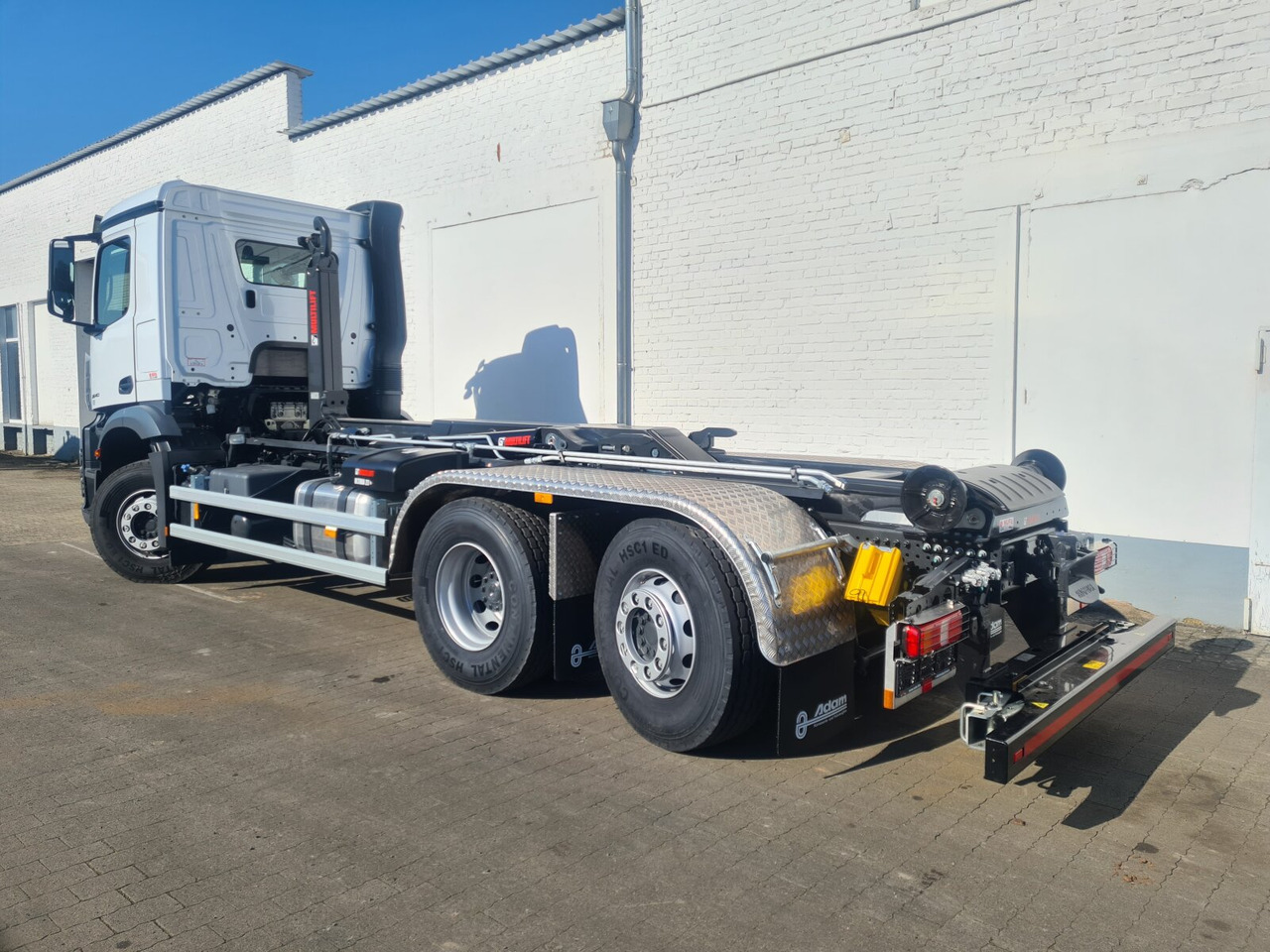 Mercedes-Benz Actros 2545 L 6x2 Actros 2545 L 6x2, Retarder, Lenk-/Liftachse, MirrorCam, MultimediaCockpit, Navi - Hákový nosič kontajnerov: obrázok 3 Mercedes-Benz Actros 2545 L 6x2 Actros 2545 L 6x2, Retarder, Lenk-/Liftachse, MirrorCam, MultimediaCockpit, Navi - Hákový nosič kontajnerov: obrázok 3