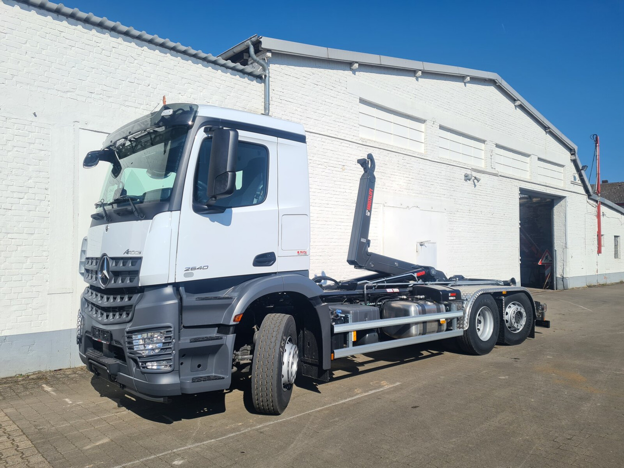 Mercedes-Benz Actros 2545 L 6x2 Actros 2545 L 6x2, Retarder, Lenk-/Liftachse, MirrorCam, MultimediaCockpit, Navi - Hákový nosič kontajnerov: obrázok 1 Mercedes-Benz Actros 2545 L 6x2 Actros 2545 L 6x2, Retarder, Lenk-/Liftachse, MirrorCam, MultimediaCockpit, Navi - Hákový nosič kontajnerov: obrázok 1