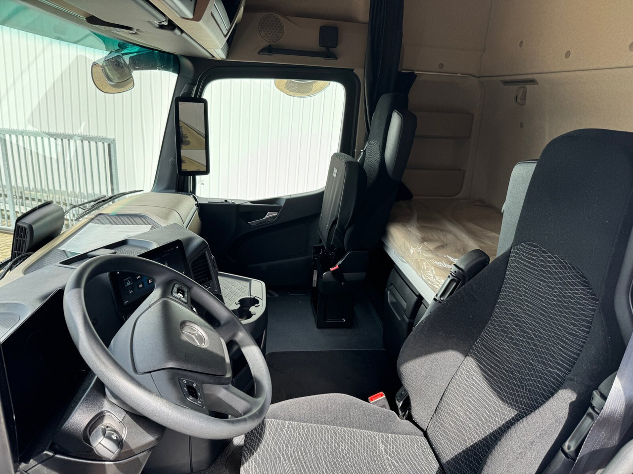 Mercedes-Benz Actros 2548 L 6x2 Actros 2548 L 6x2, Retarder, Lenk-/Liftachse, Navi, MirrorCam, MultimediaCockpit - Hákový nosič kontajnerov: obrázok 4 Mercedes-Benz Actros 2548 L 6x2 Actros 2548 L 6x2, Retarder, Lenk-/Liftachse, Navi, MirrorCam, MultimediaCockpit - Hákový nosič kontajnerov: obrázok 4