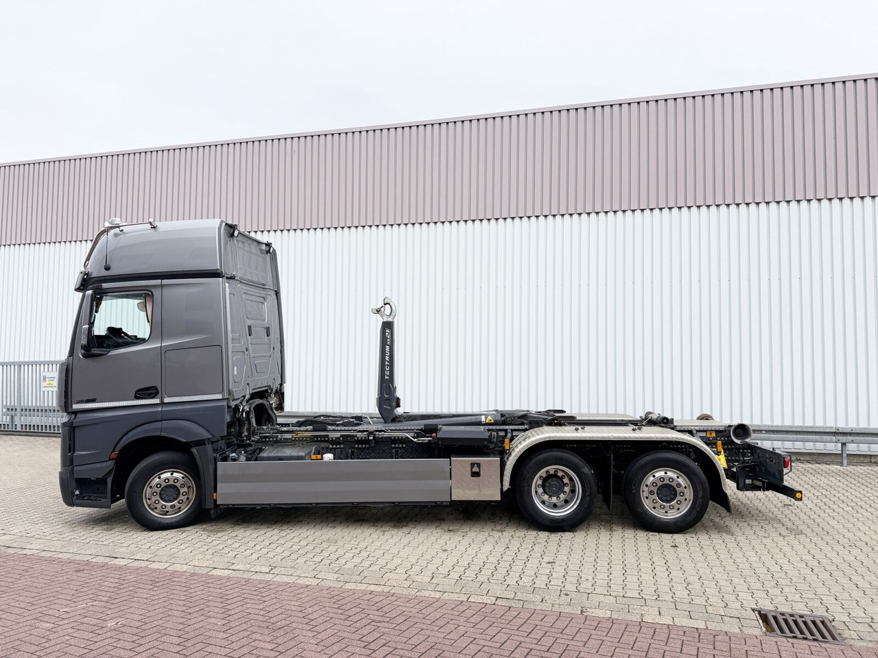 Mercedes-Benz Actros 2552 L 6x2 Actros 2552 L 6x2, Lenk/Lift, Retarder, GigaSpace, LED, Motorabtrieb, Meiller Tectrum, Funk - Hákový nosič kontajnerov: obrázok 2 Mercedes-Benz Actros 2552 L 6x2 Actros 2552 L 6x2, Lenk/Lift, Retarder, GigaSpace, LED, Motorabtrieb, Meiller Tectrum, Funk - Hákový nosič kontajnerov: obrázok 2