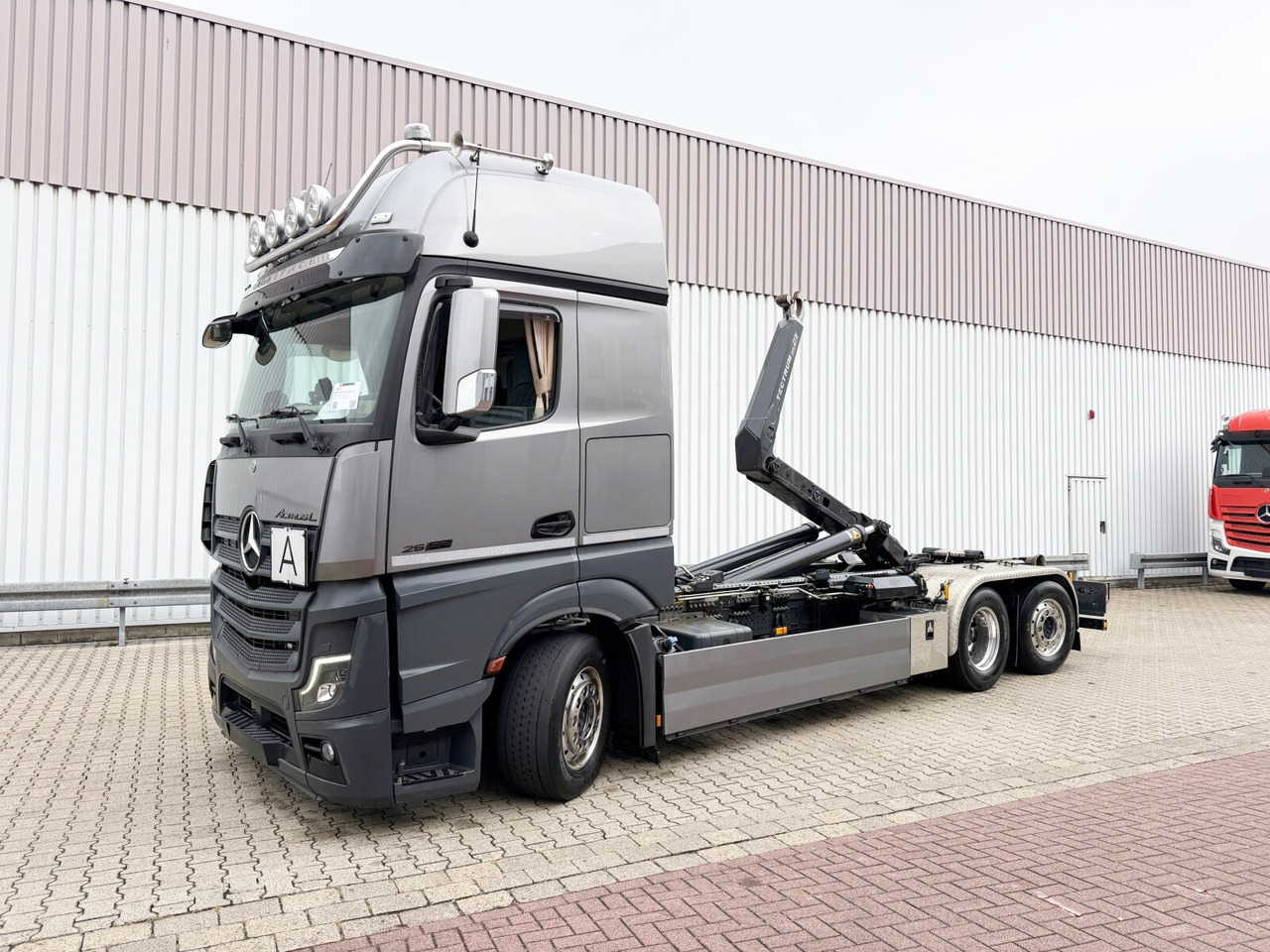 Mercedes-Benz Actros 2552 L 6x2 Actros 2552 L 6x2, Lenk/Lift, Retarder, GigaSpace, LED, Motorabtrieb, Meiller Tectrum, Funk - Hákový nosič kontajnerov: obrázok 1 Mercedes-Benz Actros 2552 L 6x2 Actros 2552 L 6x2, Lenk/Lift, Retarder, GigaSpace, LED, Motorabtrieb, Meiller Tectrum, Funk - Hákový nosič kontajnerov: obrázok 1