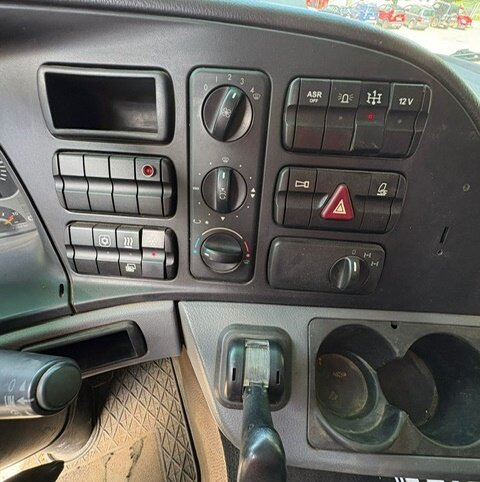 Mercedes-Benz Actros 2741 L 6x4 Actros 2741 L 6x4, Twist-Lock ausz. auf 3m, Heckkran Palfinger PK 42502-D, Funk - Valníkový/ Plošinový nákladný automobil, Auto s hydraulickou rukou: obrázok 4 Mercedes-Benz Actros 2741 L 6x4 Actros 2741 L 6x4, Twist-Lock ausz. auf 3m, Heckkran Palfinger PK 42502-D, Funk - Valníkový/ Plošinový nákladný automobil, Auto s hydraulickou rukou: obrázok 4