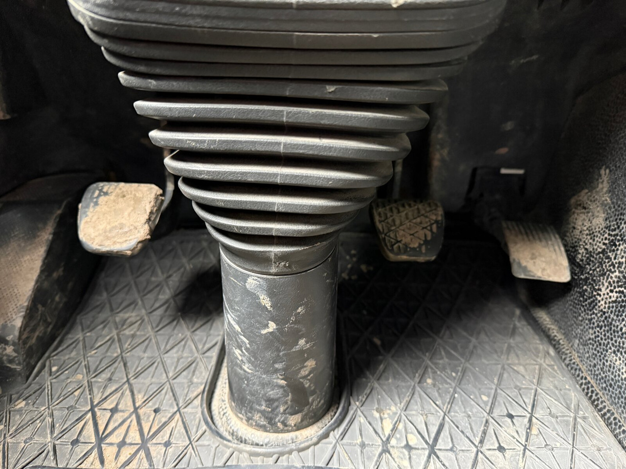 Mercedes-Benz Actros 3241 K 8x4/4 Actros 3241 K 8x4/4, Bordmatik - Sklápač: obrázok 5 Mercedes-Benz Actros 3241 K 8x4/4 Actros 3241 K 8x4/4, Bordmatik - Sklápač: obrázok 5