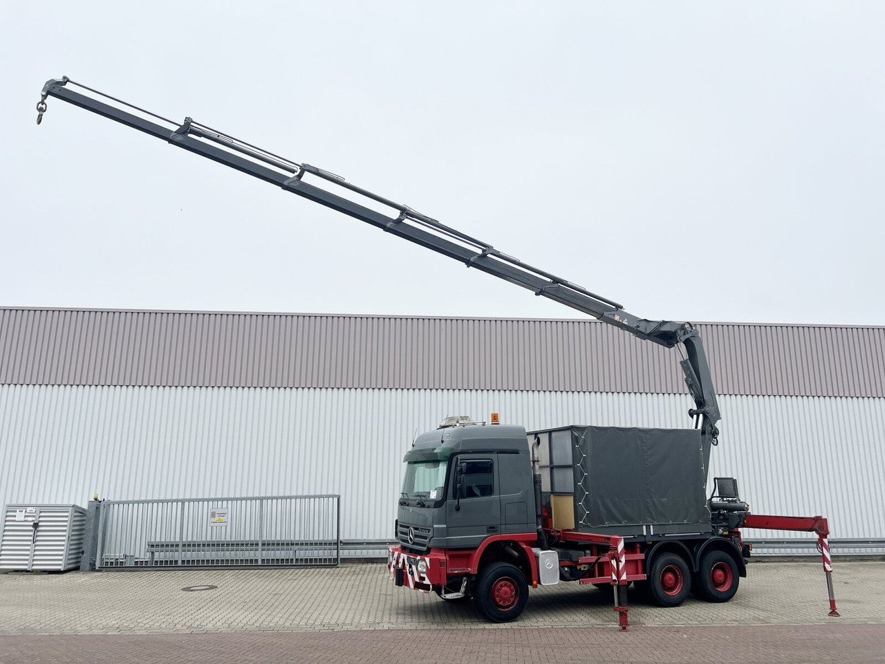 Mercedes-Benz Actros 3346 AK 6x6 Actros 3346 AK 6x6, 134t Anhängelast WSK, Heckkran Fassi F420AXP.26, Funk, Winde - Auto s hydraulickou rukou: obrázok 1 Mercedes-Benz Actros 3346 AK 6x6 Actros 3346 AK 6x6, 134t Anhängelast WSK, Heckkran Fassi F420AXP.26, Funk, Winde - Auto s hydraulickou rukou: obrázok 1