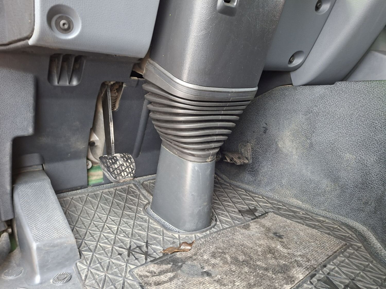 Hákový nosič kontajnerov, Auto s hydraulickou rukou Mercedes-Benz Actros 4146 K 8x4/4 Actros 4146 K 8x4/4, Retarder, Kran Hiab XS 477 E-7 HiPro, Bj. 2010, Flyjib, Seilwinde, Funk: obrázok 6 Hákový nosič kontajnerov, Auto s hydraulickou rukou Mercedes-Benz Actros 4146 K 8x4/4 Actros 4146 K 8x4/4, Retarder, Kran Hiab XS 477 E-7 HiPro, Bj. 2010, Flyjib, Seilwinde, Funk: obrázok 6