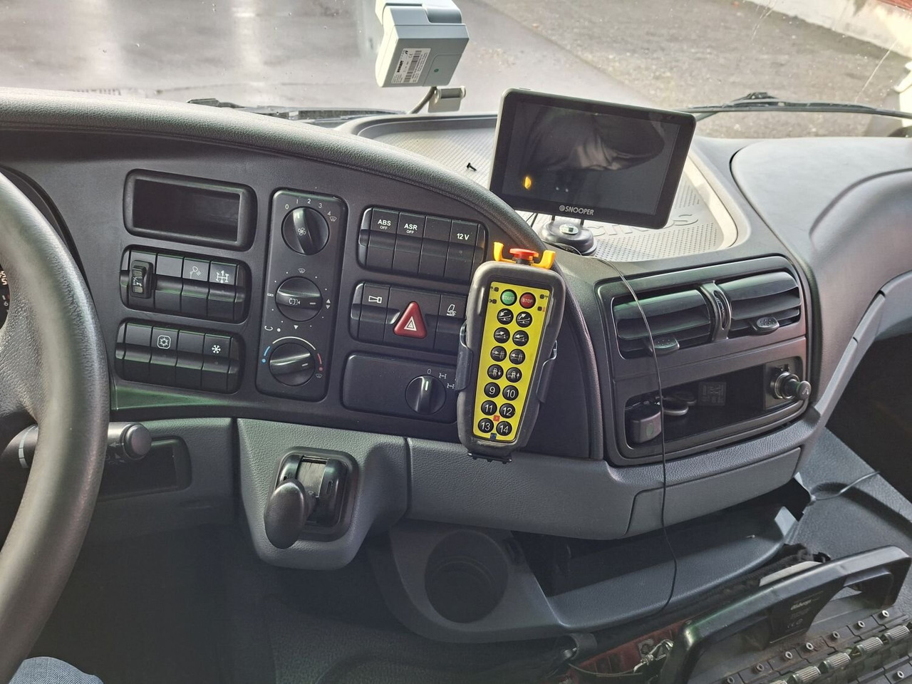 Mercedes-Benz Actros 4146 K 8x4/4 Actros 4146 K 8x4/4, Retarder, Kran Hiab XS 477 E-7 HiPro, Bj. 2010, Flyjib, Seilwinde, Funk - Hákový nosič kontajnerov, Auto s hydraulickou rukou: obrázok 5 Mercedes-Benz Actros 4146 K 8x4/4 Actros 4146 K 8x4/4, Retarder, Kran Hiab XS 477 E-7 HiPro, Bj. 2010, Flyjib, Seilwinde, Funk - Hákový nosič kontajnerov, Auto s hydraulickou rukou: obrázok 5