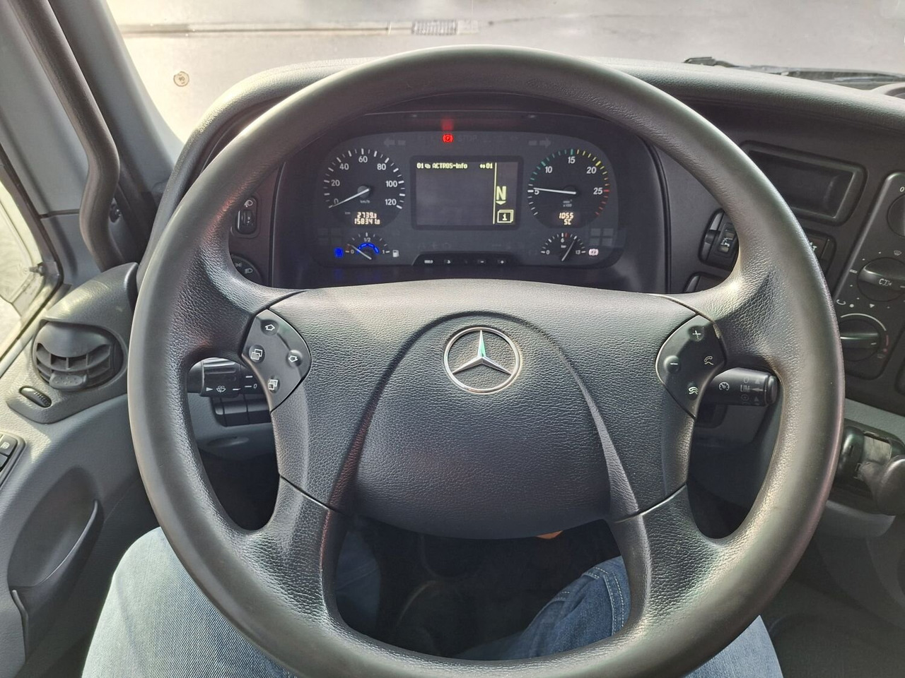 Mercedes-Benz Actros 4146 K 8x4/4 Actros 4146 K 8x4/4, Retarder, Kran Hiab XS 477 E-7 HiPro, Bj. 2010, Flyjib, Seilwinde, Funk - Hákový nosič kontajnerov, Auto s hydraulickou rukou: obrázok 4 Mercedes-Benz Actros 4146 K 8x4/4 Actros 4146 K 8x4/4, Retarder, Kran Hiab XS 477 E-7 HiPro, Bj. 2010, Flyjib, Seilwinde, Funk - Hákový nosič kontajnerov, Auto s hydraulickou rukou: obrázok 4