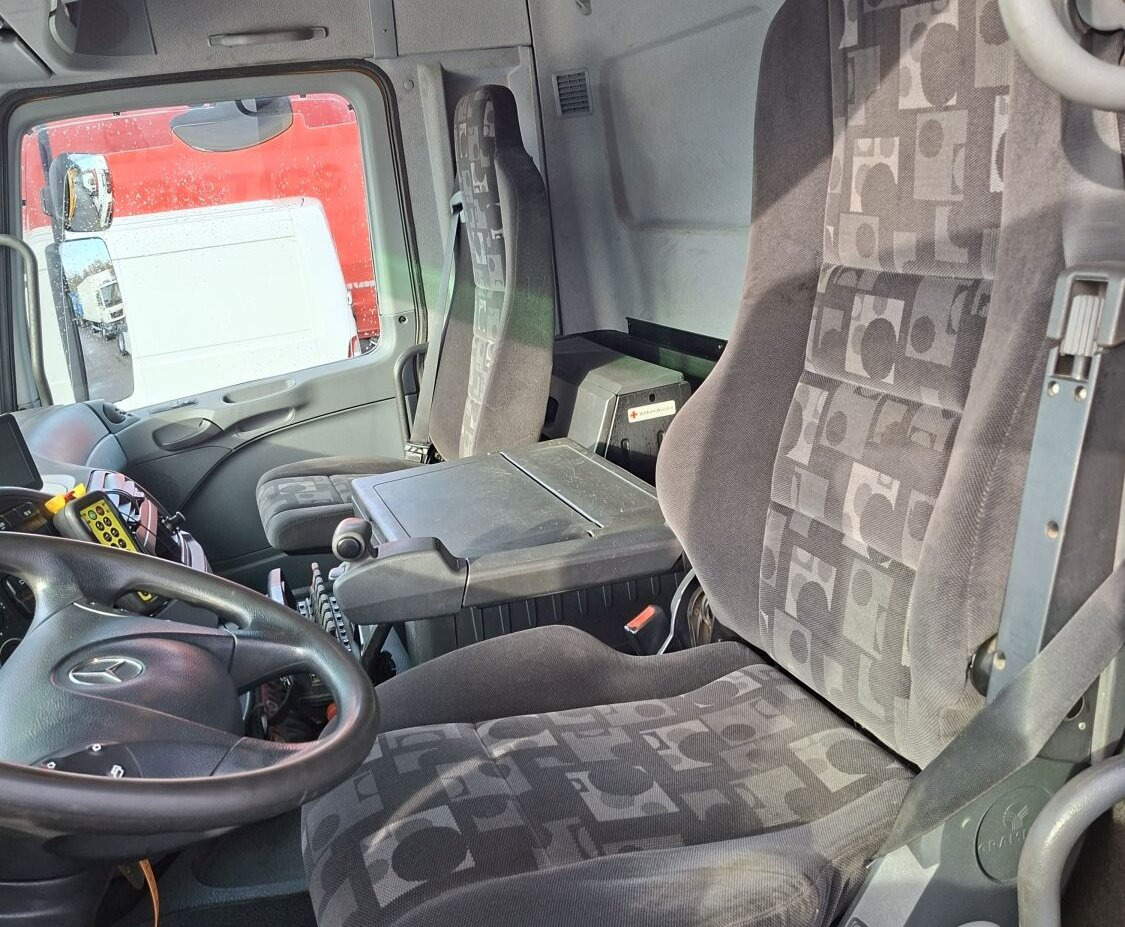 Mercedes-Benz Actros 4146 K 8x4/4 Actros 4146 K 8x4/4, Retarder, Kran Hiab XS 477 E-7 HiPro, Flyjib, Seilwinde, Funk - Hákový nosič kontajnerov, Auto s hydraulickou rukou: obrázok 3 Mercedes-Benz Actros 4146 K 8x4/4 Actros 4146 K 8x4/4, Retarder, Kran Hiab XS 477 E-7 HiPro, Flyjib, Seilwinde, Funk - Hákový nosič kontajnerov, Auto s hydraulickou rukou: obrázok 3