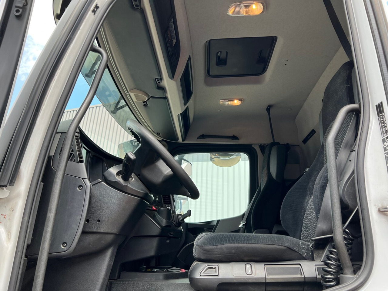 Mercedes-Benz Antos 1840 L 4x2 Antos 1840 L 4x2, Aufnahme für Mitnahmestapler - Plachtové nákladné vozidlo: obrázok 4 Mercedes-Benz Antos 1840 L 4x2 Antos 1840 L 4x2, Aufnahme für Mitnahmestapler - Plachtové nákladné vozidlo: obrázok 4