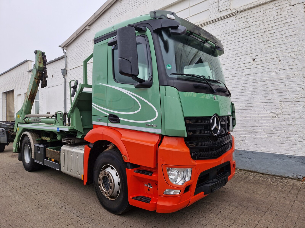 Mercedes-Benz Antos 1848 L 4x2 Antos 1848 L 4x2, Meiller AK 12 MTG Teleskop, Funk, Retarder, Klima, Standhzg., - Ramenový nosič kontajnerov: obrázok 1 Mercedes-Benz Antos 1848 L 4x2 Antos 1848 L 4x2, Meiller AK 12 MTG Teleskop, Funk, Retarder, Klima, Standhzg., - Ramenový nosič kontajnerov: obrázok 1