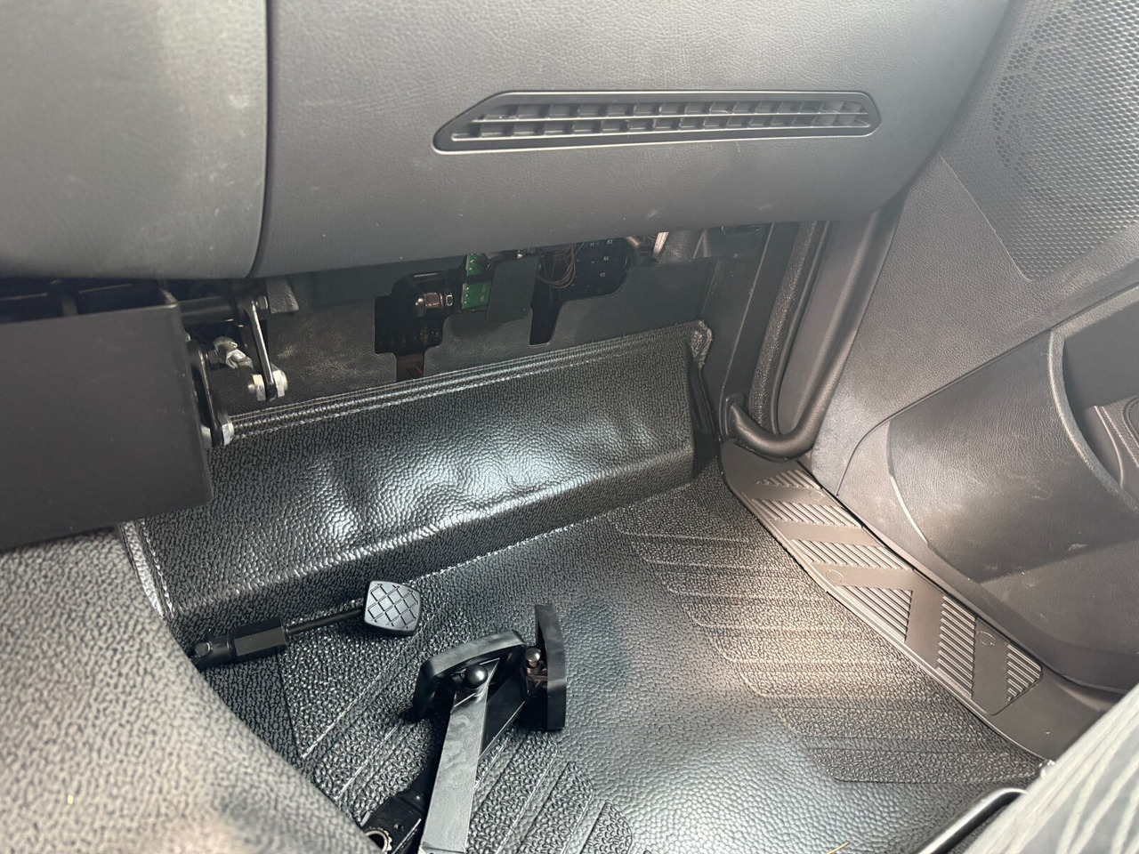 Mercedes-Benz Arocs 1827 A 4x4 Arocs 1827 A 4x4, Ex-! - Valníkový/ Plošinový nákladný automobil: obrázok 4 Mercedes-Benz Arocs 1827 A 4x4 Arocs 1827 A 4x4, Ex-! - Valníkový/ Plošinový nákladný automobil: obrázok 4