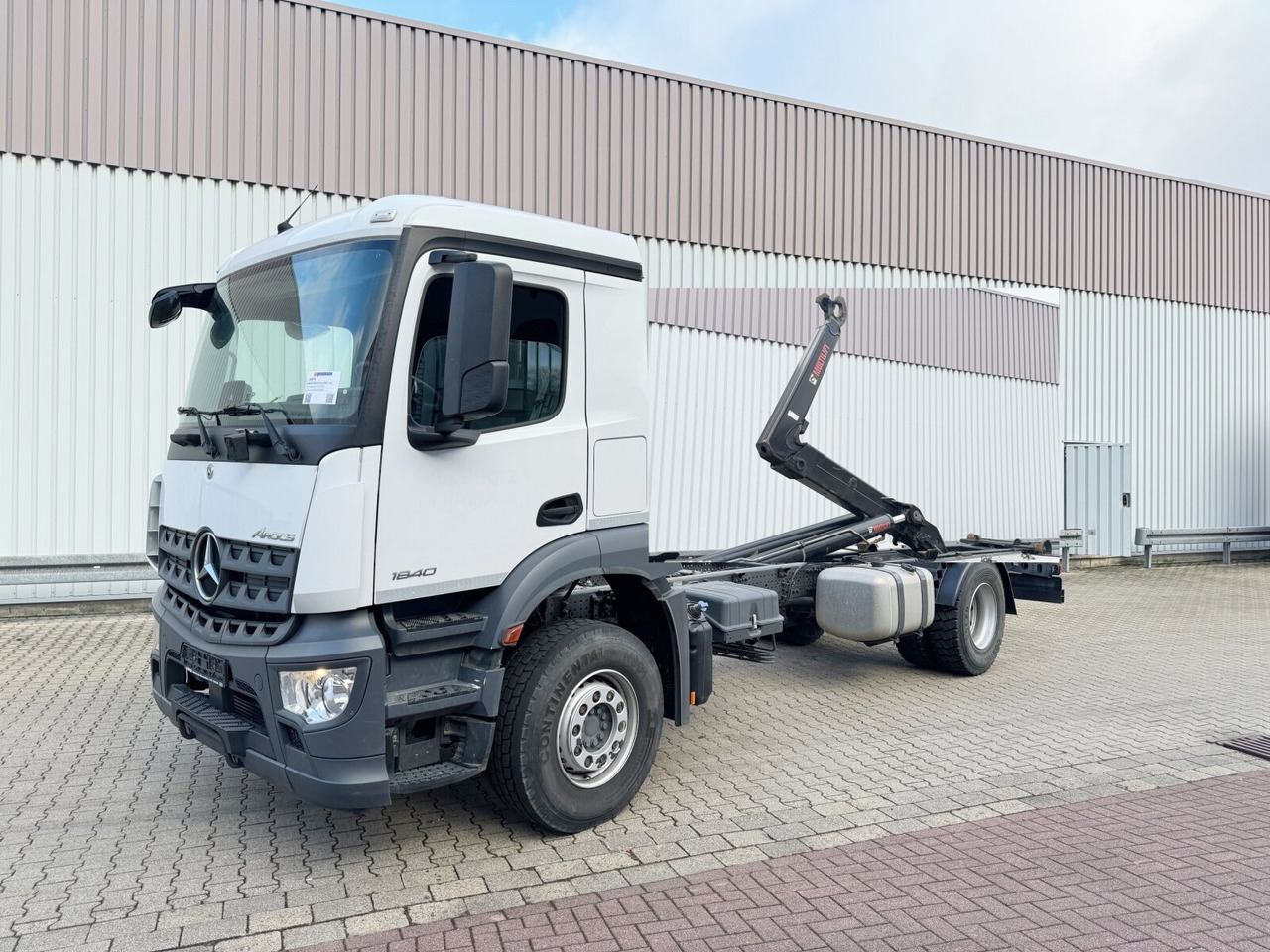Mercedes-Benz Arocs 1840 L 4x2 Arocs 1840 L 4x2/48, MultimediaCockpit, Navi - Hákový nosič kontajnerov: obrázok 1 Mercedes-Benz Arocs 1840 L 4x2 Arocs 1840 L 4x2/48, MultimediaCockpit, Navi - Hákový nosič kontajnerov: obrázok 1