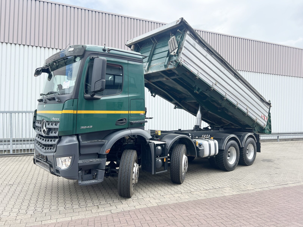 Mercedes-Benz Arocs 3243 K 8x4 Arocs 3243 K 8x4, Ressenig Thermo Alukipper 3-S - Sklápač: obrázok 1 Mercedes-Benz Arocs 3243 K 8x4 Arocs 3243 K 8x4, Ressenig Thermo Alukipper 3-S - Sklápač: obrázok 1