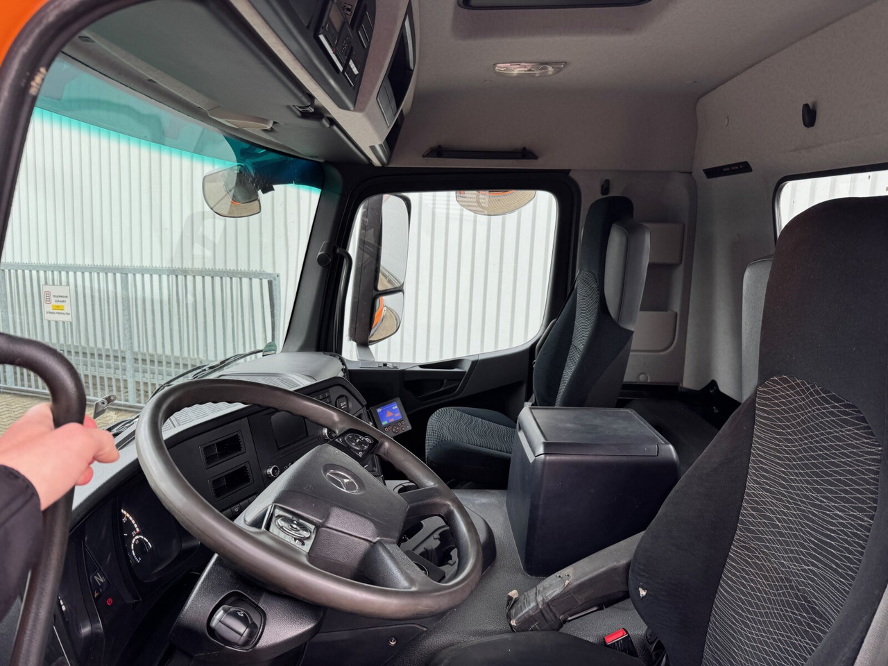 Mercedes-Benz Arocs 3243 LK 8x4/4 Arocs 3243 LK 8x4/4, Motorabtrieb - Hákový nosič kontajnerov: obrázok 3 Mercedes-Benz Arocs 3243 LK 8x4/4 Arocs 3243 LK 8x4/4, Motorabtrieb - Hákový nosič kontajnerov: obrázok 3