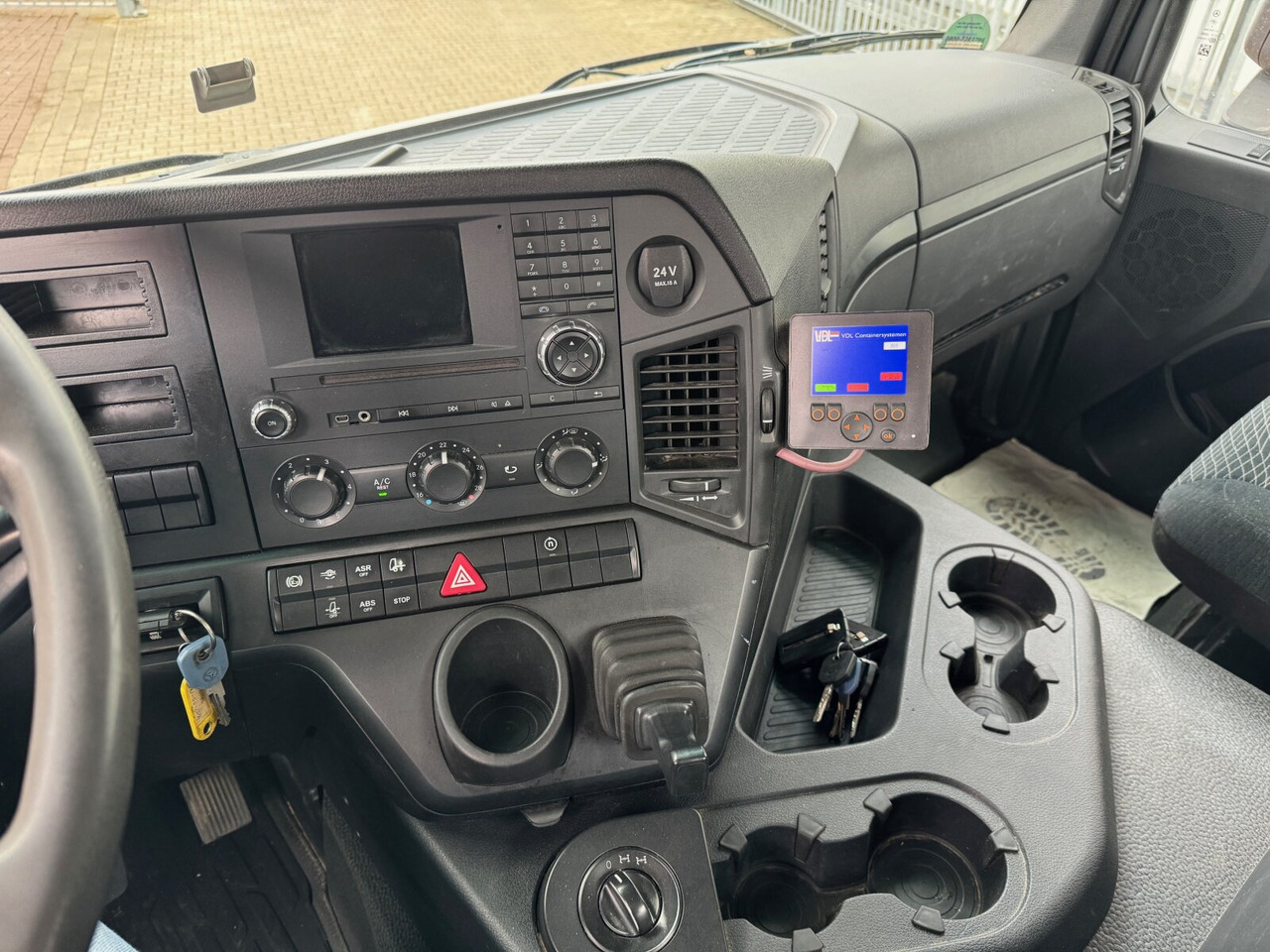 Mercedes-Benz Arocs 3243 LK 8x4/4 Arocs 3243 LK 8x4/4, Motorabtrieb - Hákový nosič kontajnerov: obrázok 4 Mercedes-Benz Arocs 3243 LK 8x4/4 Arocs 3243 LK 8x4/4, Motorabtrieb - Hákový nosič kontajnerov: obrázok 4