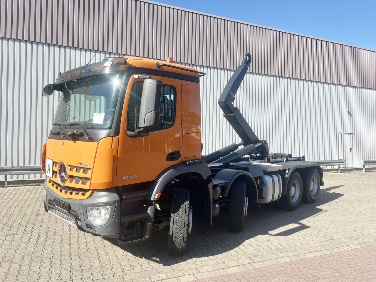 Mercedes-Benz Arocs 3243 LK 8x4/4 Arocs 3243 LK 8x4/4, Motorabtrieb - Hákový nosič kontajnerov: obrázok 1 Mercedes-Benz Arocs 3243 LK 8x4/4 Arocs 3243 LK 8x4/4, Motorabtrieb - Hákový nosič kontajnerov: obrázok 1