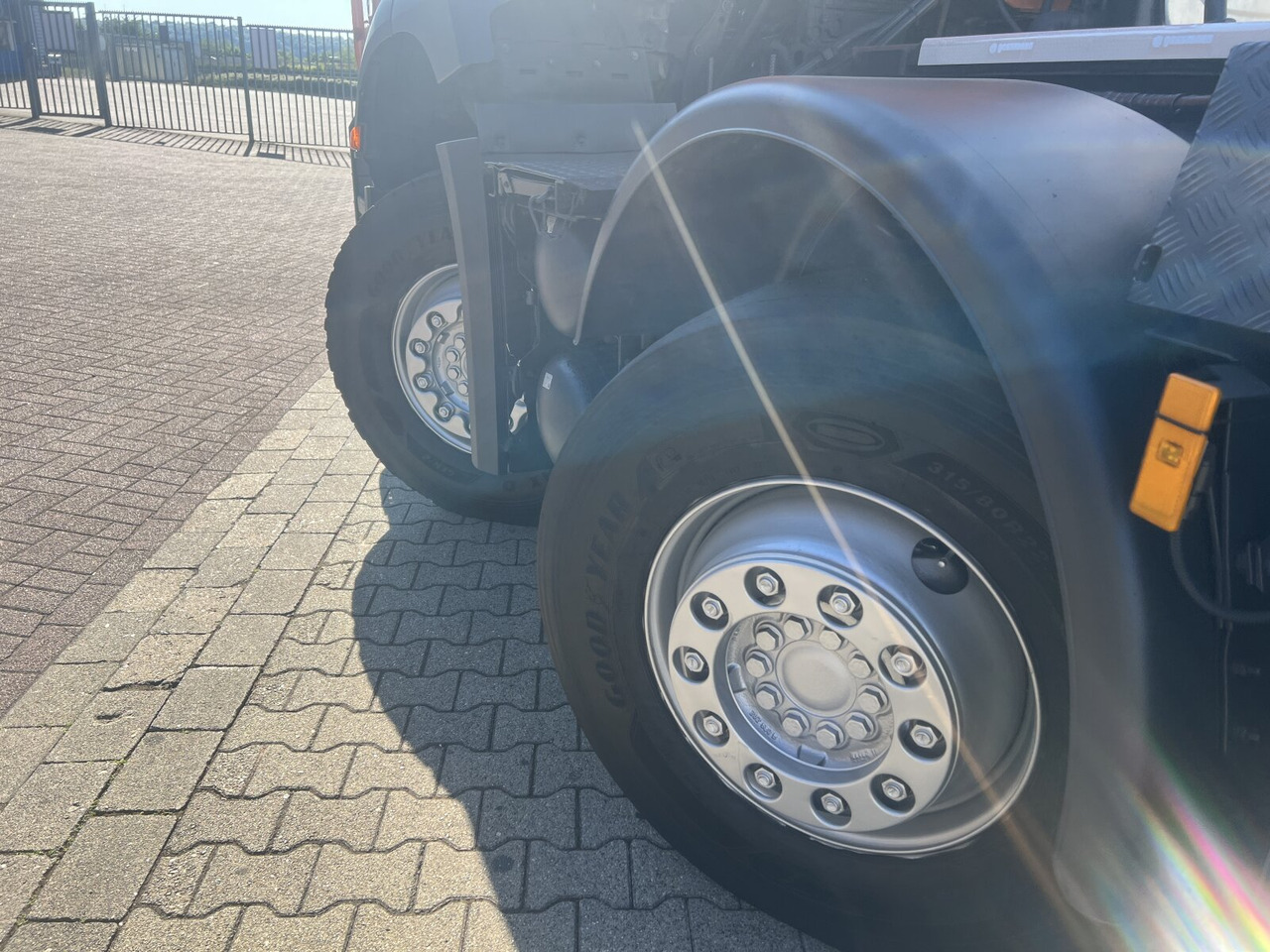 Mercedes-Benz Arocs 3243 LK 8x4/4 Arocs 3243 LK 8x4/4, Motorabtrieb - Hákový nosič kontajnerov: obrázok 2 Mercedes-Benz Arocs 3243 LK 8x4/4 Arocs 3243 LK 8x4/4, Motorabtrieb - Hákový nosič kontajnerov: obrázok 2