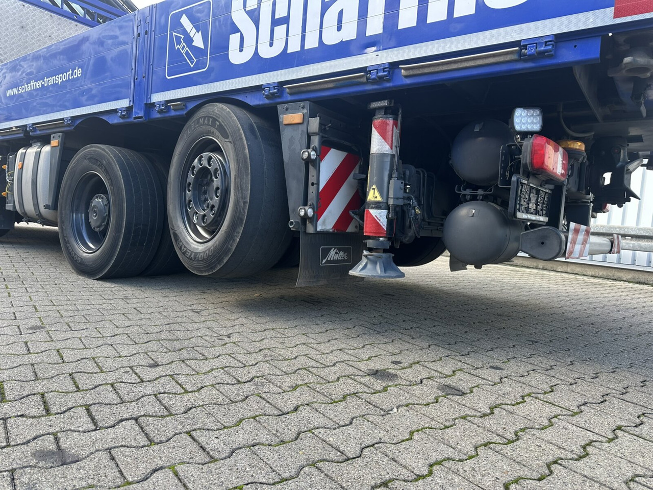 Mercedes-Benz Arocs 3245 L 8x2/6 Arocs 3245 L 8x2/6, Kran Fassi F 545 RA 2.26 XE, Jib, Funk, 29,7 m - 400 kg - Auto s hydraulickou rukou, Valníkový/ Plošinový nákladný automobil: obrázok 4 Mercedes-Benz Arocs 3245 L 8x2/6 Arocs 3245 L 8x2/6, Kran Fassi F 545 RA 2.26 XE, Jib, Funk, 29,7 m - 400 kg - Auto s hydraulickou rukou, Valníkový/ Plošinový nákladný automobil: obrázok 4