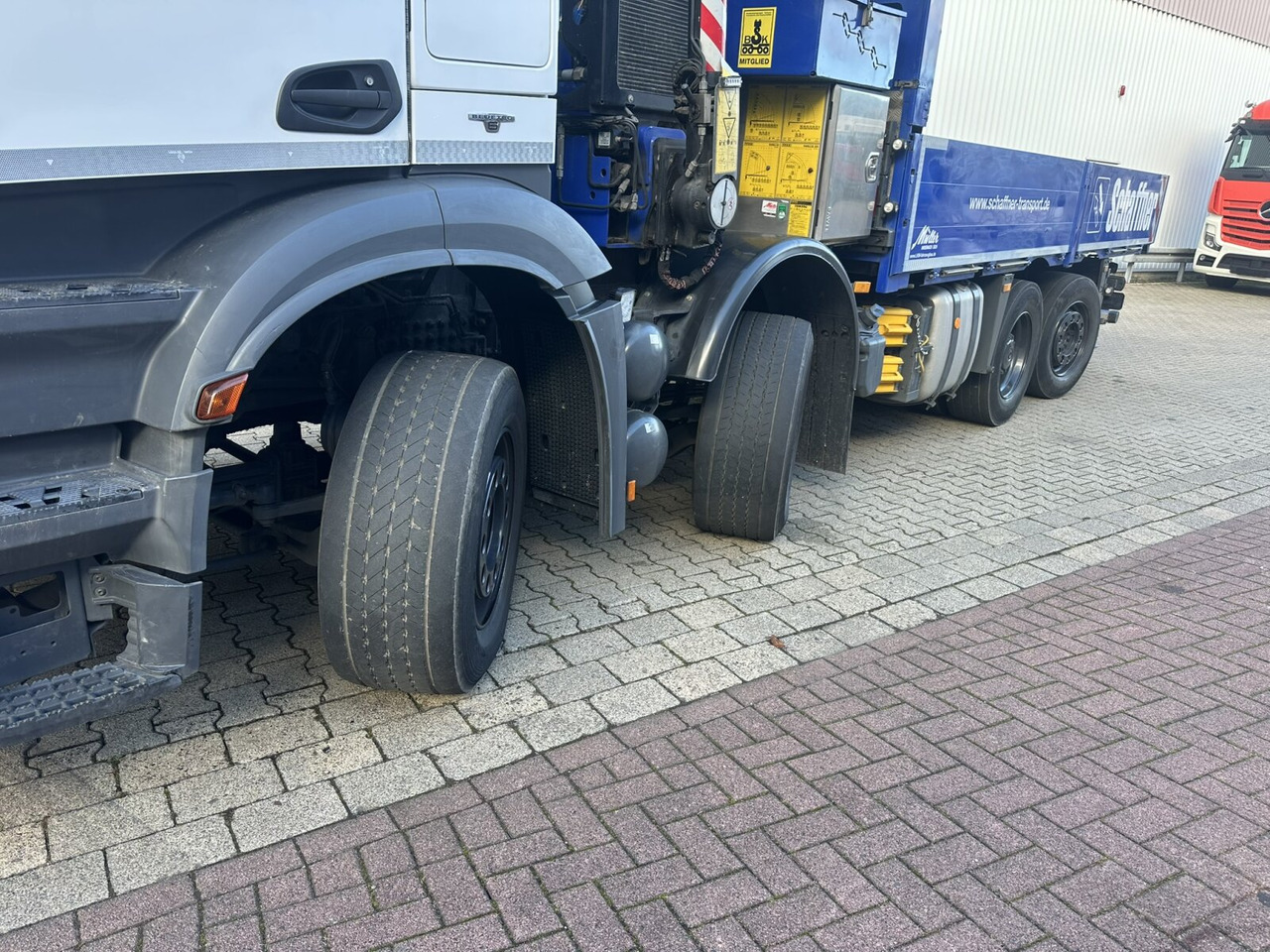 Mercedes-Benz Arocs 3245 L 8x2/6 Arocs 3245 L 8x2/6, Kran Fassi F 545 RA 2.26 XE, Jib, Funk, 29,7 m - 400 kg - Auto s hydraulickou rukou, Valníkový/ Plošinový nákladný automobil: obrázok 2 Mercedes-Benz Arocs 3245 L 8x2/6 Arocs 3245 L 8x2/6, Kran Fassi F 545 RA 2.26 XE, Jib, Funk, 29,7 m - 400 kg - Auto s hydraulickou rukou, Valníkový/ Plošinový nákladný automobil: obrázok 2