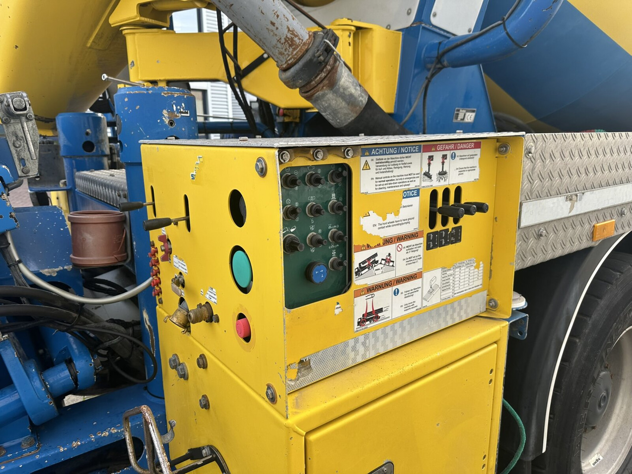 Mercedes-Benz Arocs 3246 B 8x4 Stetter Mischer 7m³, Pumpe 25m Arocs 3246 B 8x4 Stetter Mischer 7m³, Pumpe 25m - Domiešavač: obrázok 3 Mercedes-Benz Arocs 3246 B 8x4 Stetter Mischer 7m³, Pumpe 25m Arocs 3246 B 8x4 Stetter Mischer 7m³, Pumpe 25m - Domiešavač: obrázok 3