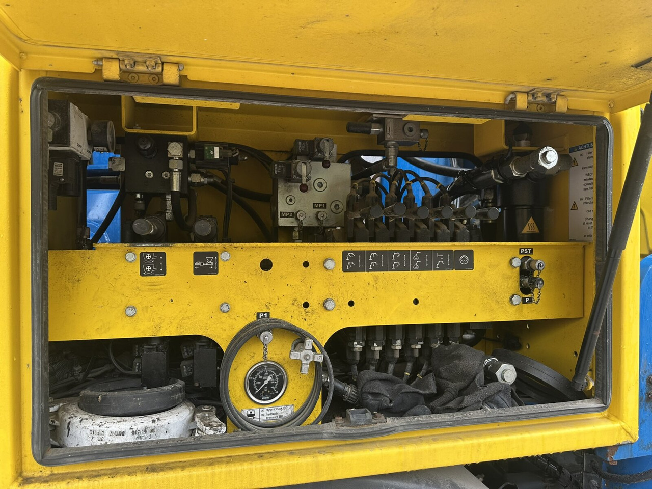 Mercedes-Benz Arocs 3246 B 8x4 Stetter Mischer 7m³, Pumpe 25m Arocs 3246 B 8x4 Stetter Mischer 7m³, Pumpe 25m - Domiešavač: obrázok 5 Mercedes-Benz Arocs 3246 B 8x4 Stetter Mischer 7m³, Pumpe 25m Arocs 3246 B 8x4 Stetter Mischer 7m³, Pumpe 25m - Domiešavač: obrázok 5