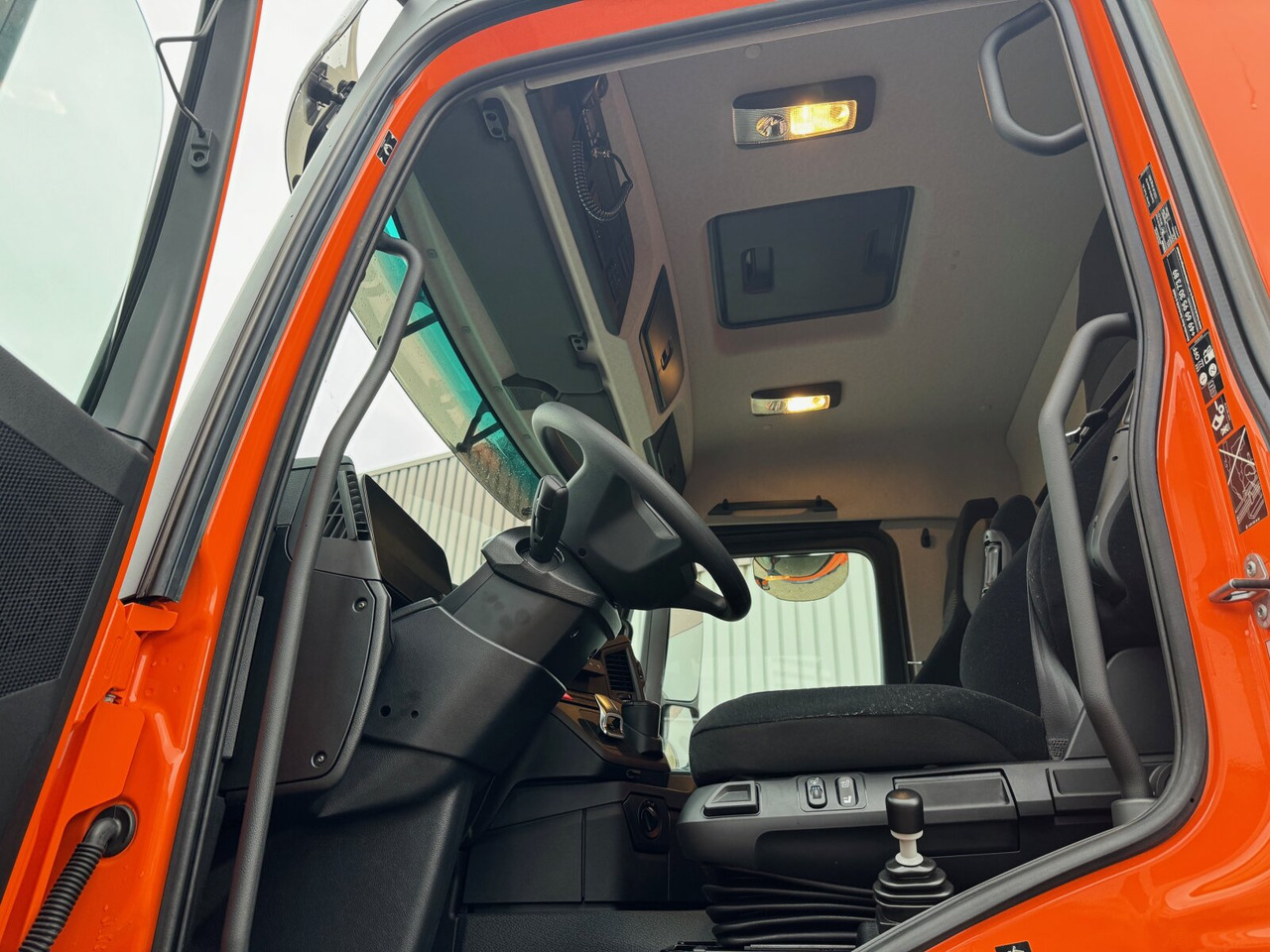 Mercedes-Benz Arocs 3248 K 8x4 Arocs 3248 K 8x4, Navi, Multimedia Cockpit - Sklápač: obrázok 3 Mercedes-Benz Arocs 3248 K 8x4 Arocs 3248 K 8x4, Navi, Multimedia Cockpit - Sklápač: obrázok 3