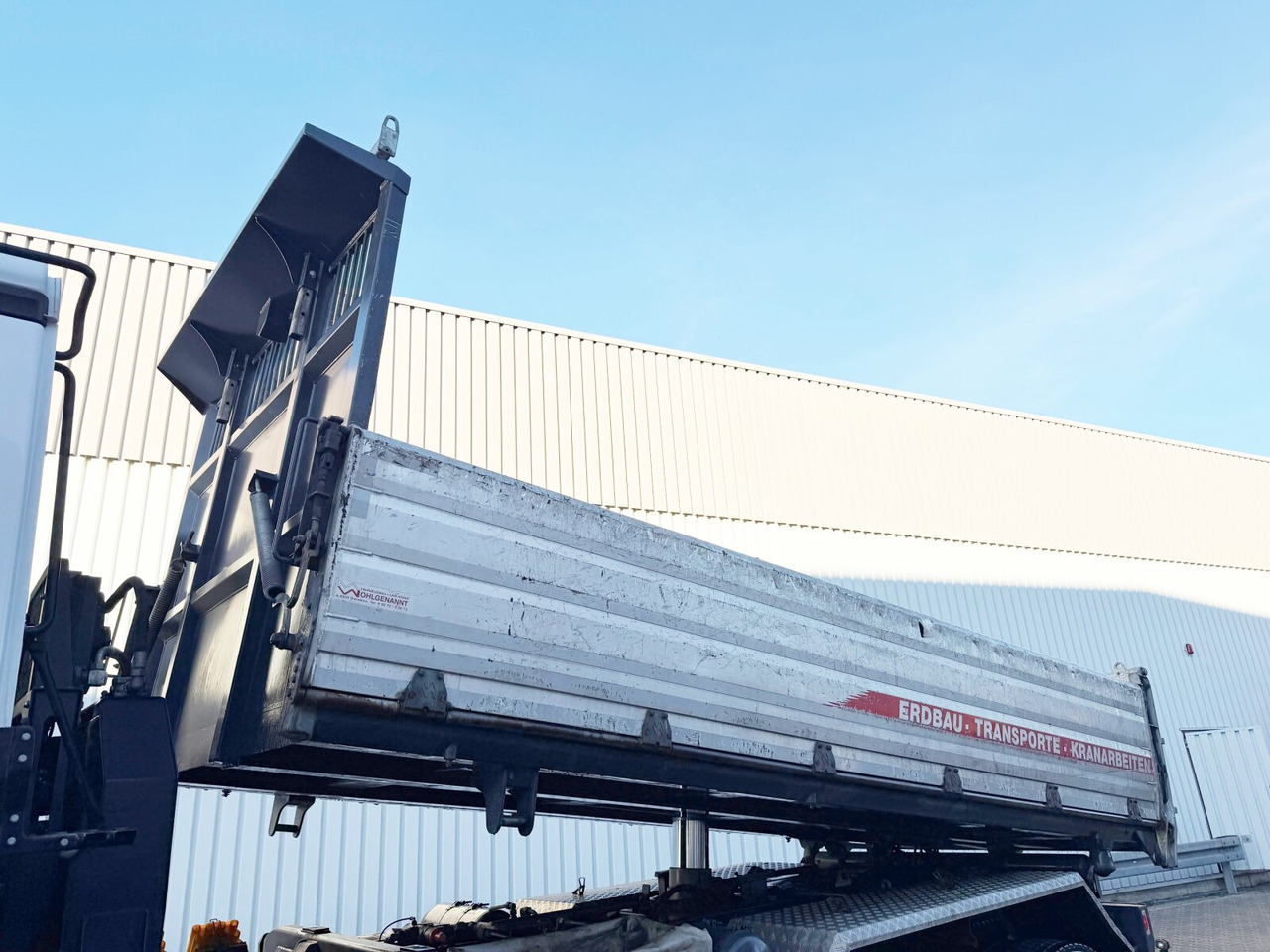 Mercedes-Benz Arocs 3351 AK 6x6 Arocs 3351 AK 6x6, Retarder, Grounder, Motorabtrieb, pneum. Heckklappenöffnung - Sklápač: obrázok 2 Mercedes-Benz Arocs 3351 AK 6x6 Arocs 3351 AK 6x6, Retarder, Grounder, Motorabtrieb, pneum. Heckklappenöffnung - Sklápač: obrázok 2