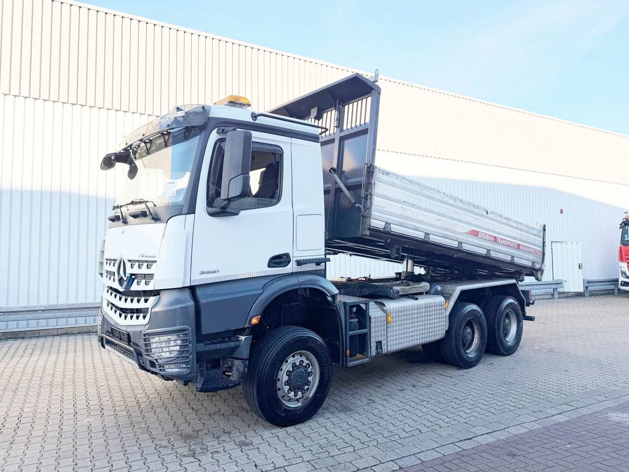 Mercedes-Benz Arocs 3351 AK 6x6 Arocs 3351 AK 6x6, Retarder, Grounder, Motorabtrieb, pneum. Heckklappenöffnung - Sklápač: obrázok 1 Mercedes-Benz Arocs 3351 AK 6x6 Arocs 3351 AK 6x6, Retarder, Grounder, Motorabtrieb, pneum. Heckklappenöffnung - Sklápač: obrázok 1