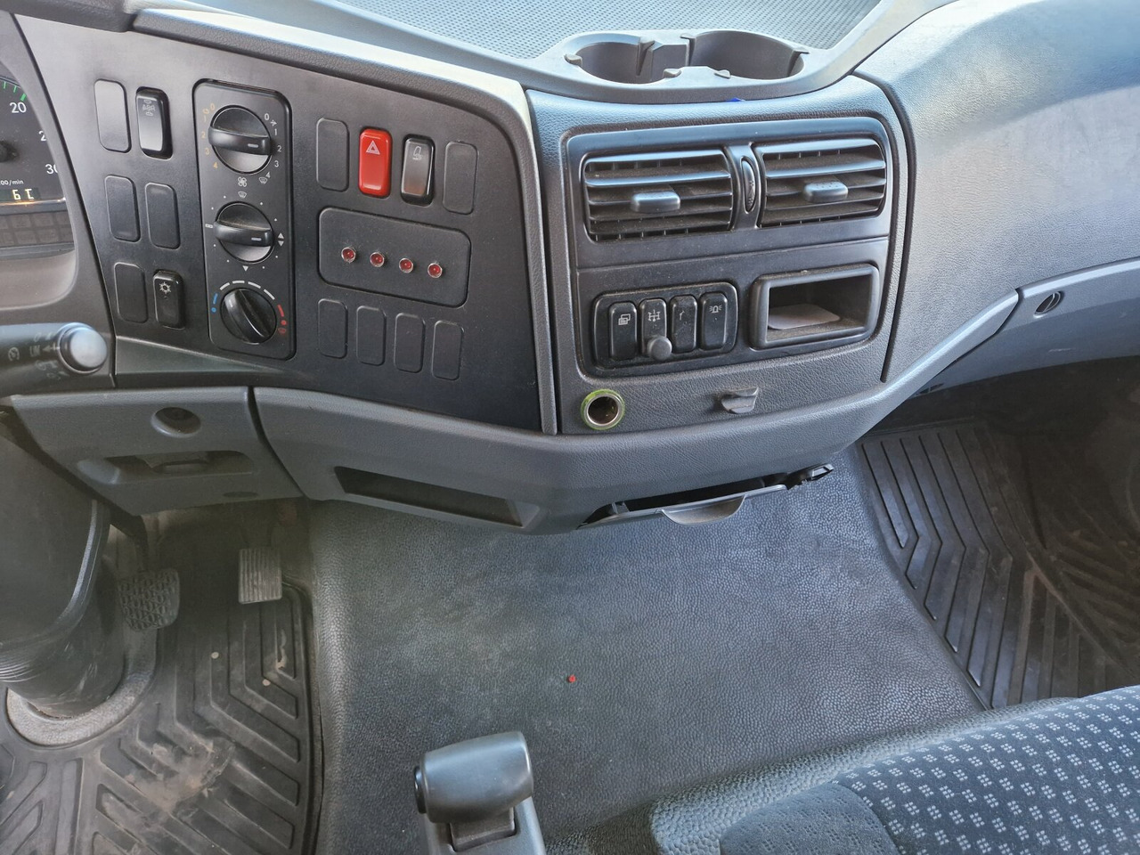 Mercedes-Benz Atego 1218 L 4x2 1218 L 4x2, Fassi Kran F 95A21 5.9m-1.545 kg, - Auto s hydraulickou rukou: obrázok 4 Mercedes-Benz Atego 1218 L 4x2 1218 L 4x2, Fassi Kran F 95A21 5.9m-1.545 kg, - Auto s hydraulickou rukou: obrázok 4