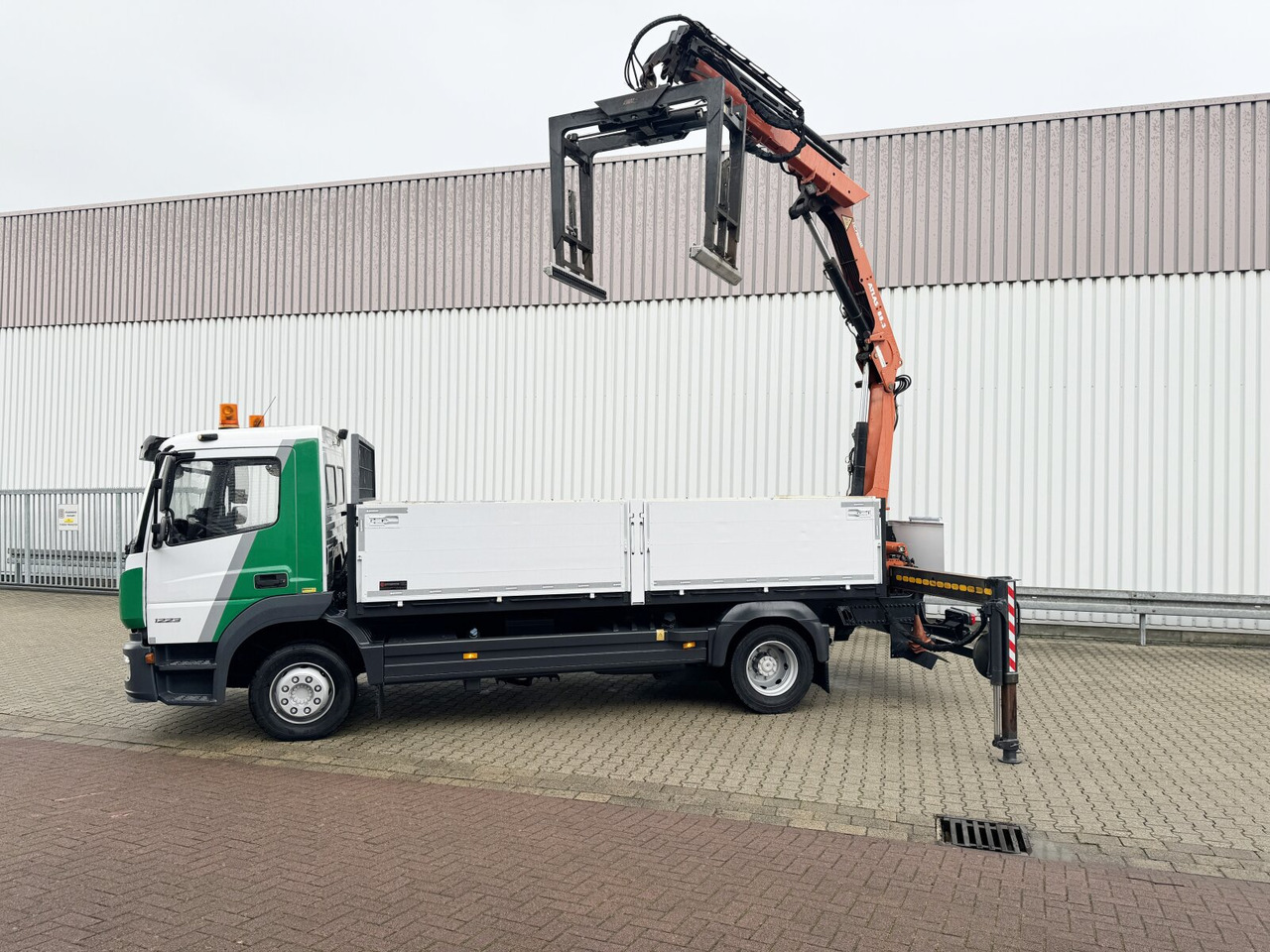 Mercedes-Benz Atego 1223 L 4x2 Atego 1223 L 4x2 mit Heckkran Atlas 88.3-A2L, Funk - Auto s hydraulickou rukou, Valníkový/ Plošinový nákladný automobil: obrázok 2 Mercedes-Benz Atego 1223 L 4x2 Atego 1223 L 4x2 mit Heckkran Atlas 88.3-A2L, Funk - Auto s hydraulickou rukou, Valníkový/ Plošinový nákladný automobil: obrázok 2