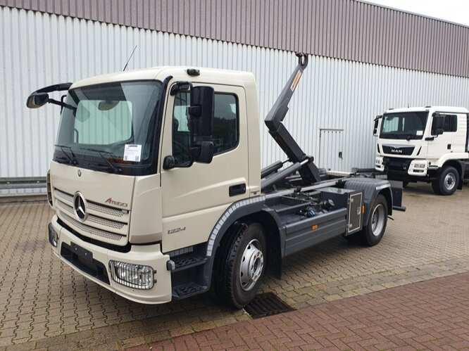 Mercedes-Benz Atego 1224 K 4x2 Atego 1224 K 4x2 - Hákový nosič kontajnerov: obrázok 1 Mercedes-Benz Atego 1224 K 4x2 Atego 1224 K 4x2 - Hákový nosič kontajnerov: obrázok 1