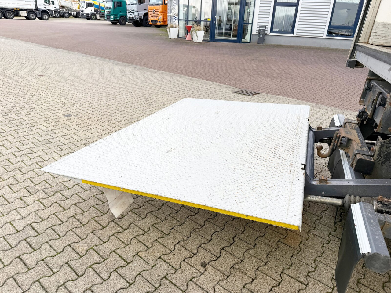 Mercedes-Benz Atego 1330 4x4 Atego 1330 4x4, Iso-Koffer mit Heizung, LBW - Skříňový nákladní auto: obrázok 2 Mercedes-Benz Atego 1330 4x4 Atego 1330 4x4, Iso-Koffer mit Heizung, LBW - Skříňový nákladní auto: obrázok 2